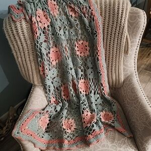 Vintage Imperial Elegance Crochet Afghan Throw Floral Granny Square Green Pink